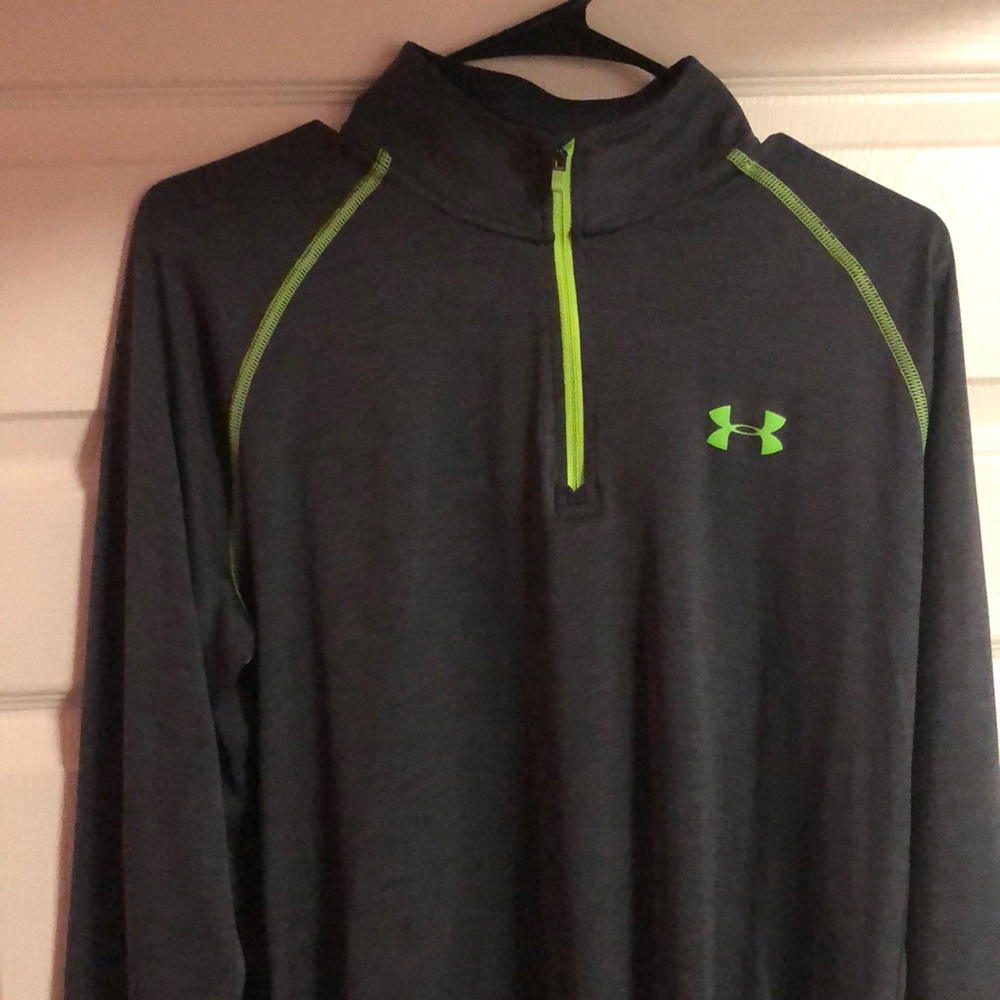 Under Armor 1/4 zip size medium